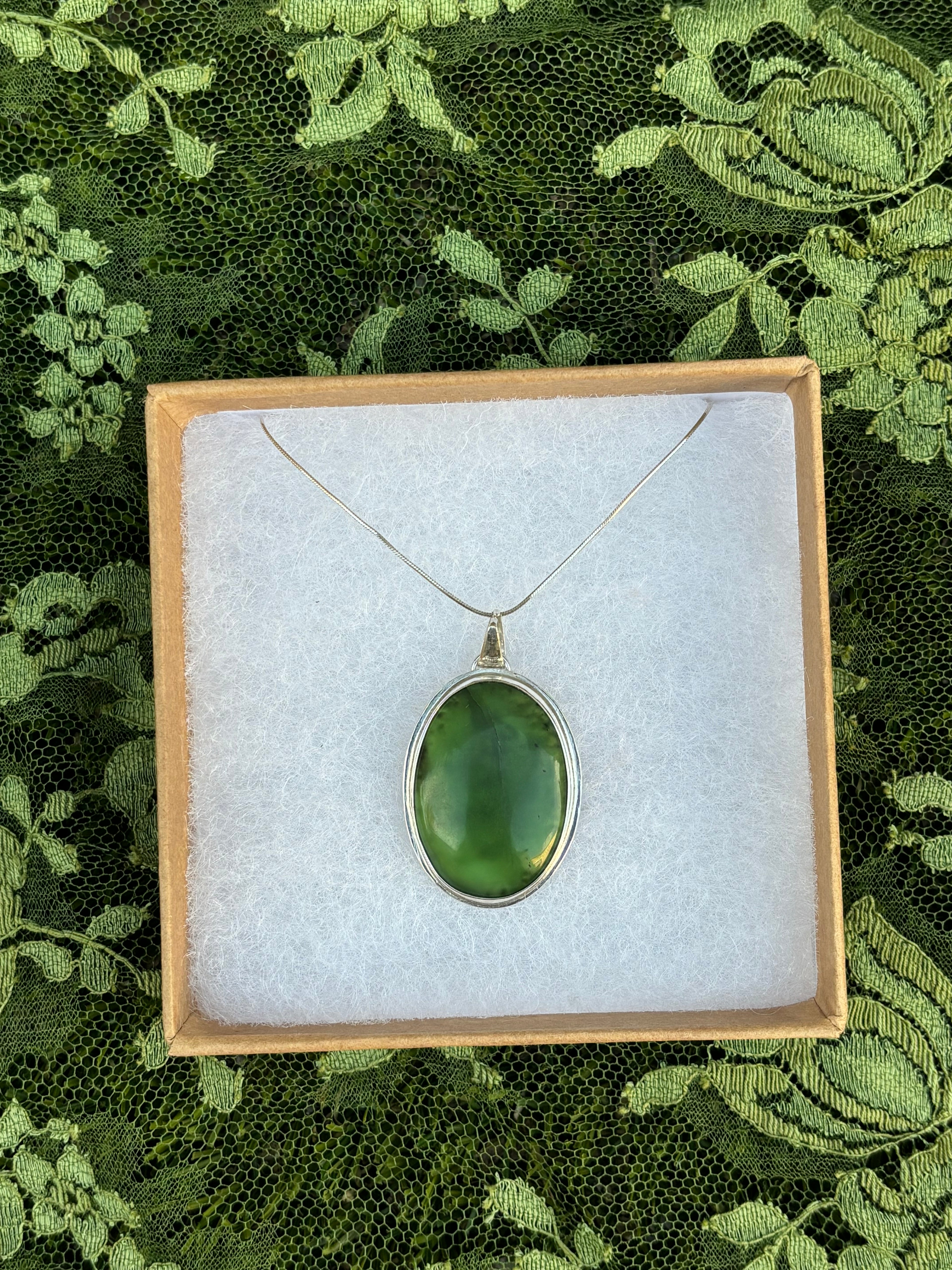 grounded pendant