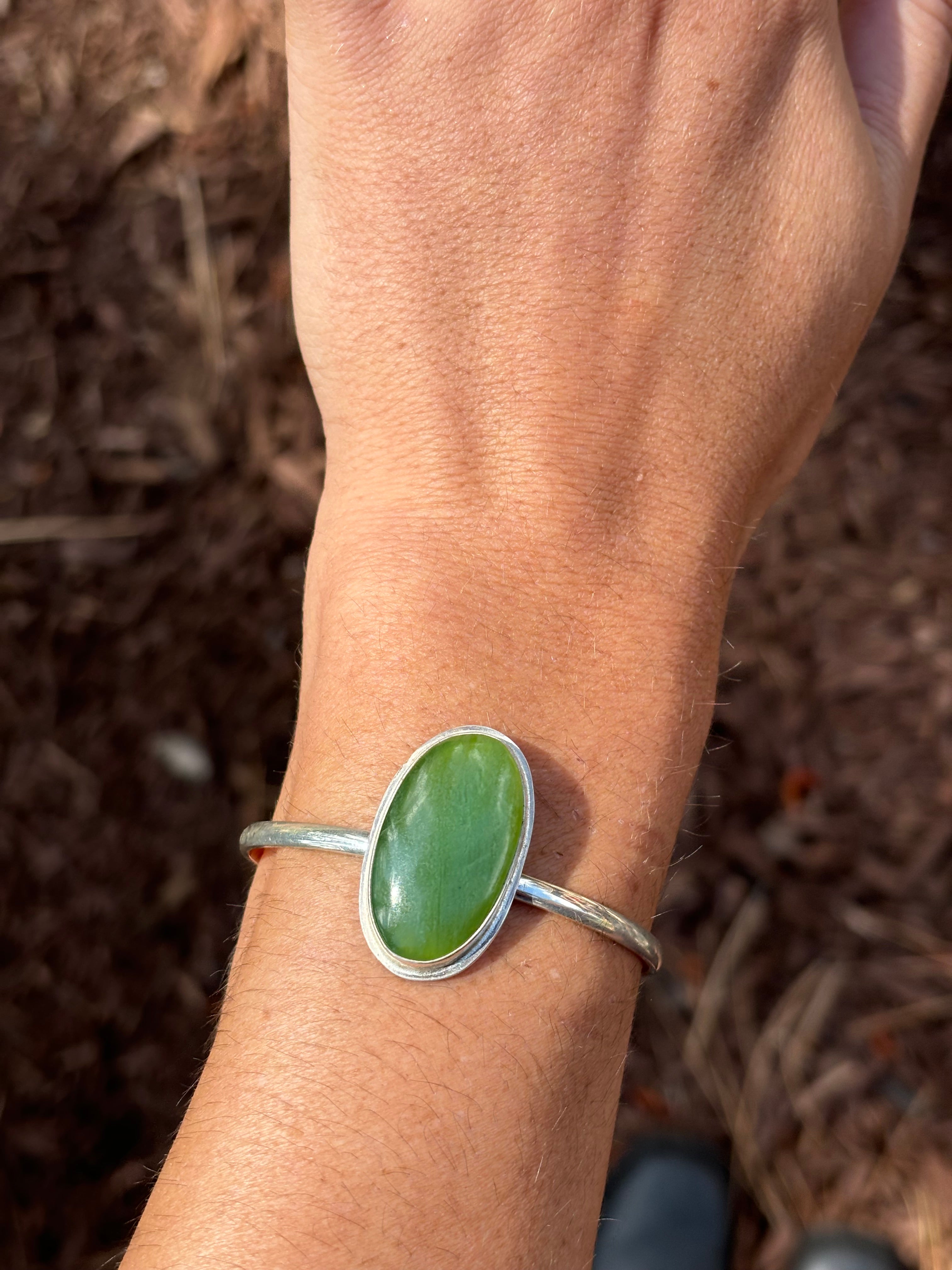 grounded adjustable cuff